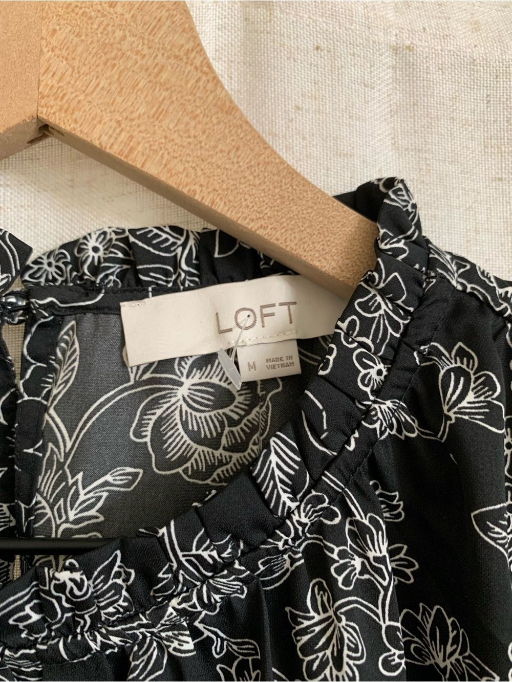 LOFT Petite Etched Floral Ruffle Neck Bubble Hem Black White Cap-Sleeve Blouse - Picture 5 of 8